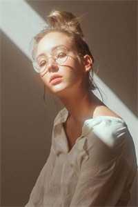 女主叫季清菱的