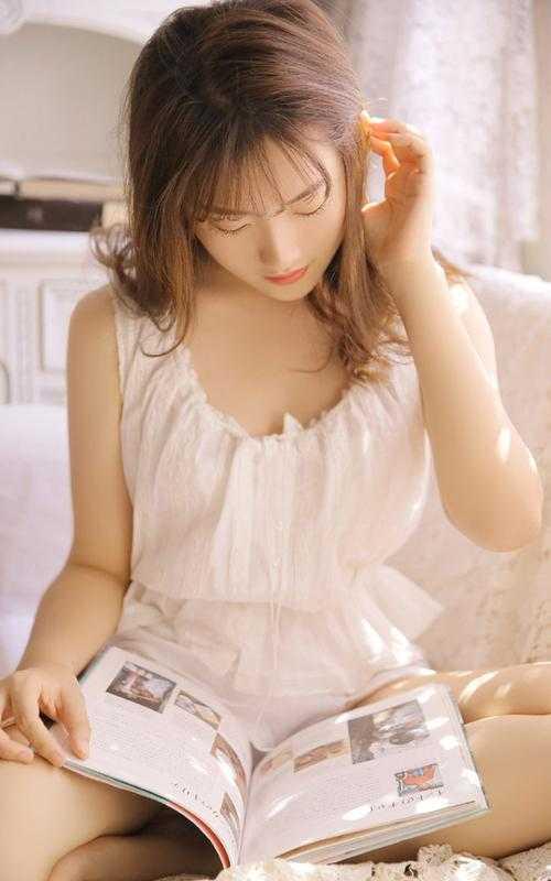 姜朵何逸