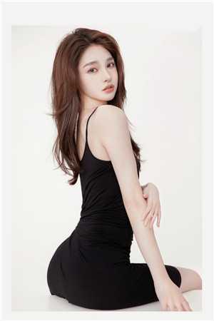 女主叫白梅