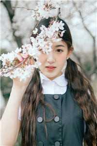 女主叫金多多