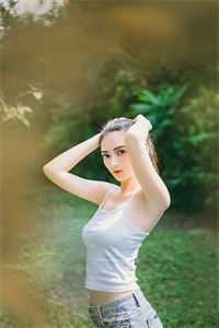 女主叫周微的