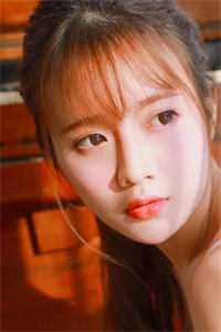 孙晨香费冰秀