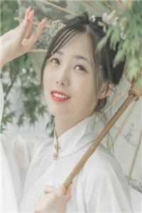 屈珊艺何容旭